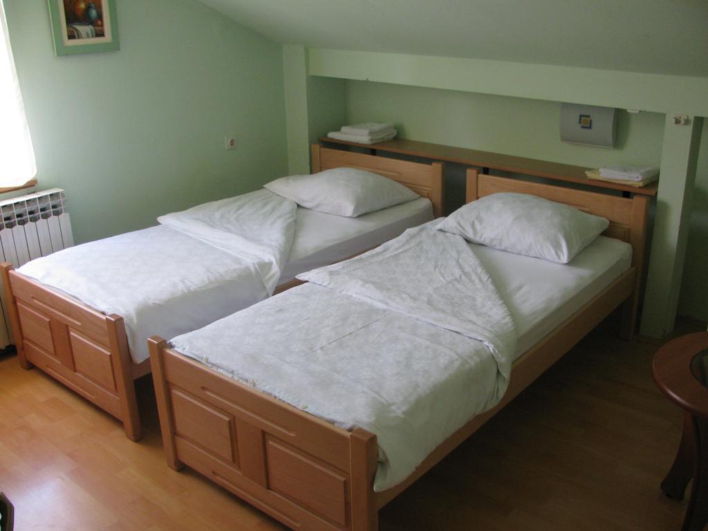 Apartments & Rooms Korzo Slavonski Brod Kamer foto